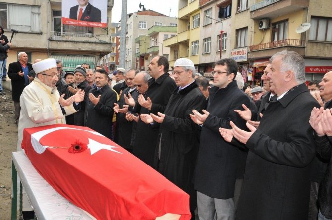 23 Nisan Töreninde Vefat Eden Öğretmen Toprağa Verildi