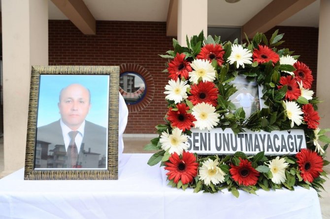 23 Nisan Töreninde Vefat Eden Öğretmen Toprağa Verildi