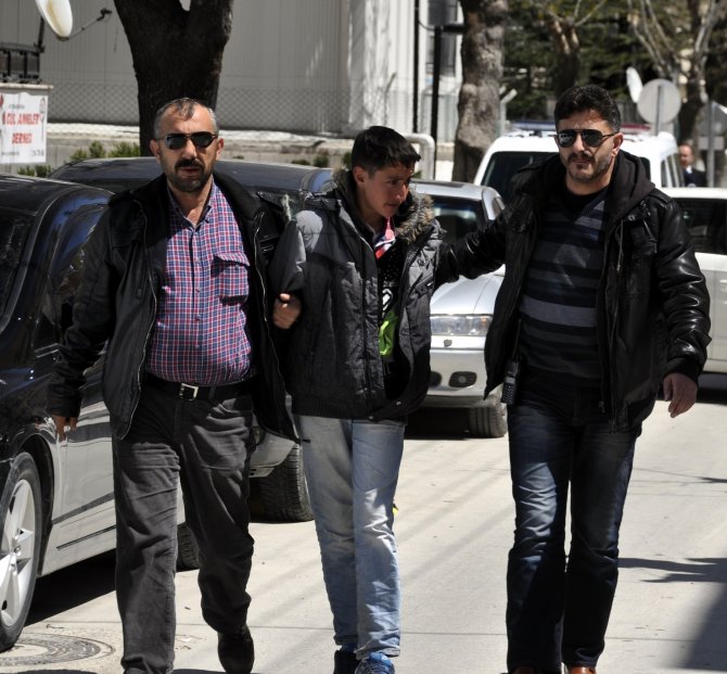 Afyonkarahisar'da Silahlı Kişi Gözaltına Alındı