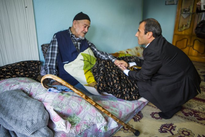 Cumhuriyetle Yaşıt Yaşlılara ''Gözü Gibi'' Bakıyorlar