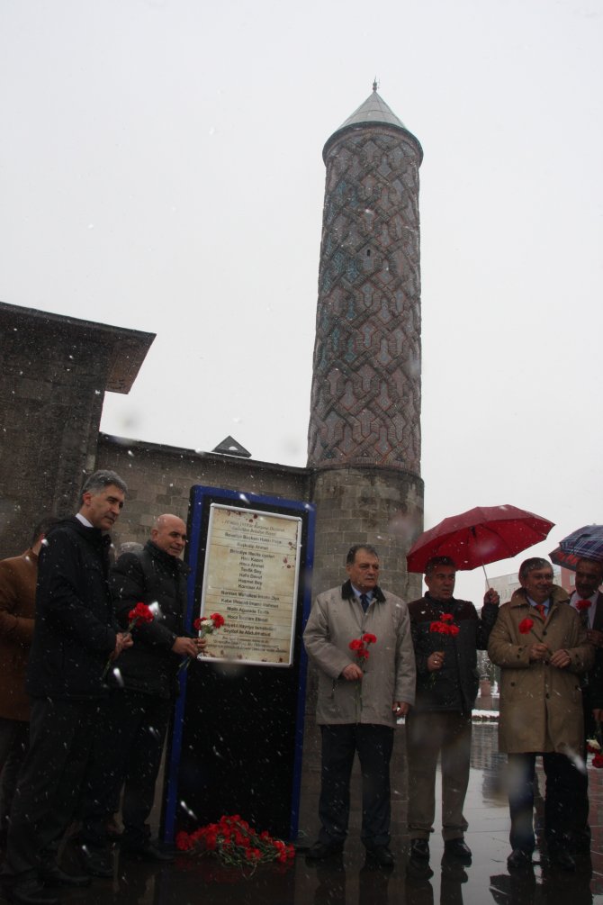 Erzurum'da Katledilen Belediye Çalışanları Anısına Anıt