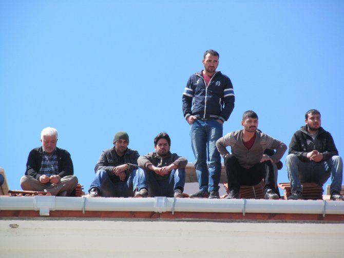 İnşaat İşçilerinden "Maaş" Eylemi