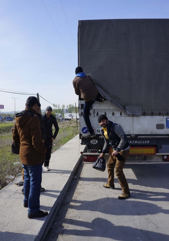 Kaçaklar Yanlışlıkla Bindikleri Tırda Yakalandı