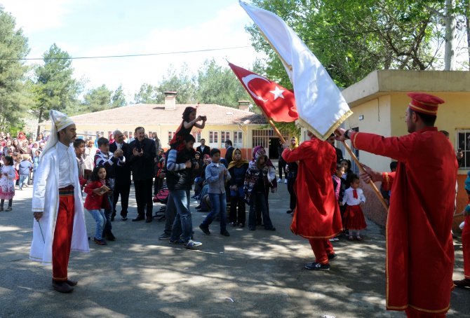 Mahkumlar Çocukların Bayram Coşkusuna Ortak Oldu