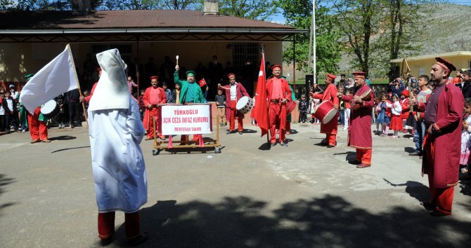 Mahkumlar Çocukların Bayram Coşkusuna Ortak Oldu