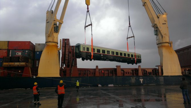 Sakarya'da Üretilen Vagonlar Irak'a Gönderildi