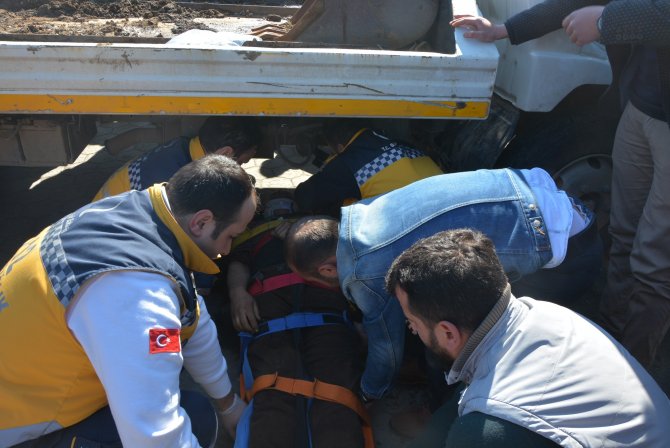 Tamir Ettiği Kamyonun Altında Kaldı