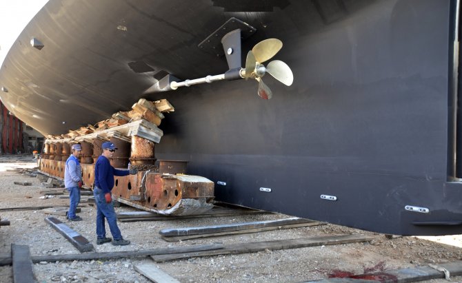 Yapımı 8 Yıl Süren Lüks Tekne Denizle Buluştu