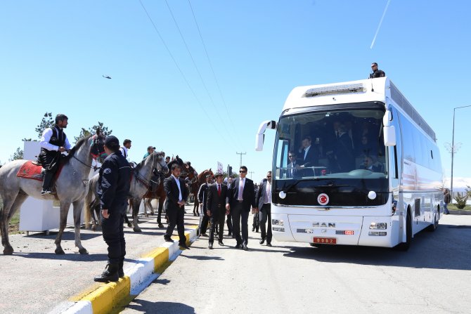 Başbakan Davutoğlu Erzurum'da
