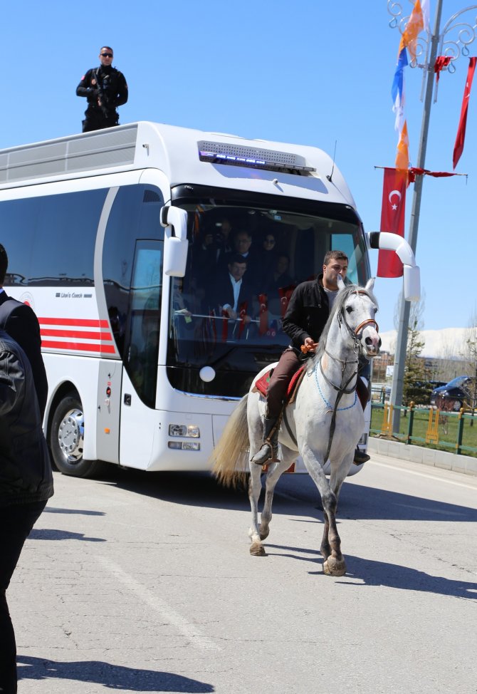 Başbakan Davutoğlu Erzurum'da