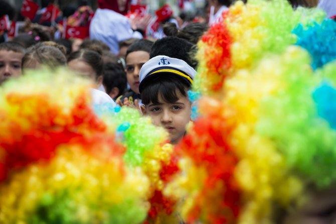 Beyoğlu'nda "23 Nisan" Yürüyüşü