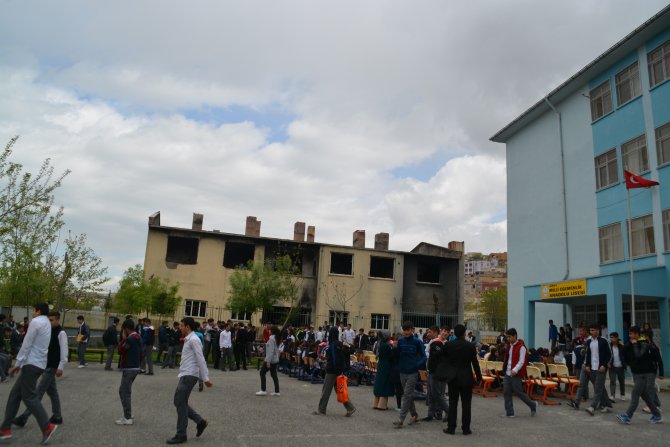 Daeş Bahanesiyle İzinsiz Gösteriler