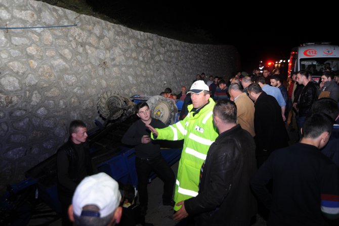 Düzce'de Tarım Aracı Devrildi: 9 Yaralı