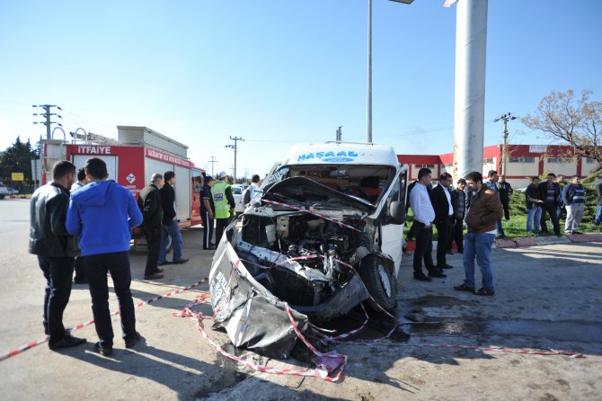 Gaziantep'te Servis Otobüsüyle Minibüs Çarpıştı: 29 Yaralı
