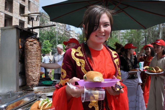 Kırgızistan'da 23 Nisan Kutlaması