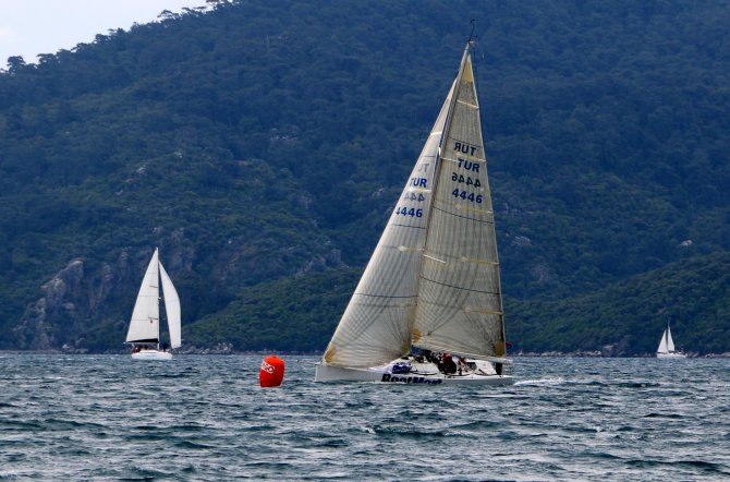 Marmaris Körfezi Yelkenli Yatlarla Renklendi