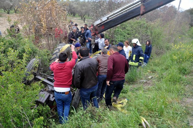 Traktör Altında Kalan Kişi, Vinç Yardımıyla Kurtarıldı