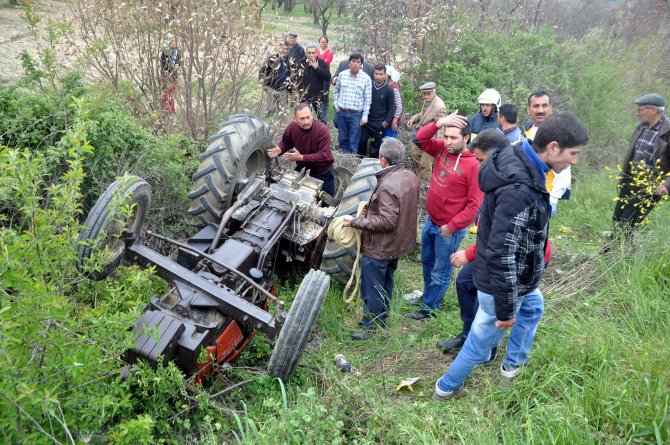 Traktör Altında Kalan Kişi, Vinç Yardımıyla Kurtarıldı