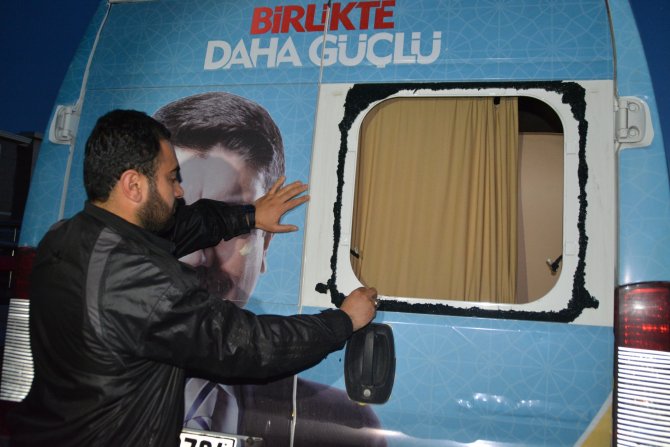 -Ak Parti Genel Başkan Yardımcısı Aktay'ın Seçim Minibüsüne Saldırı