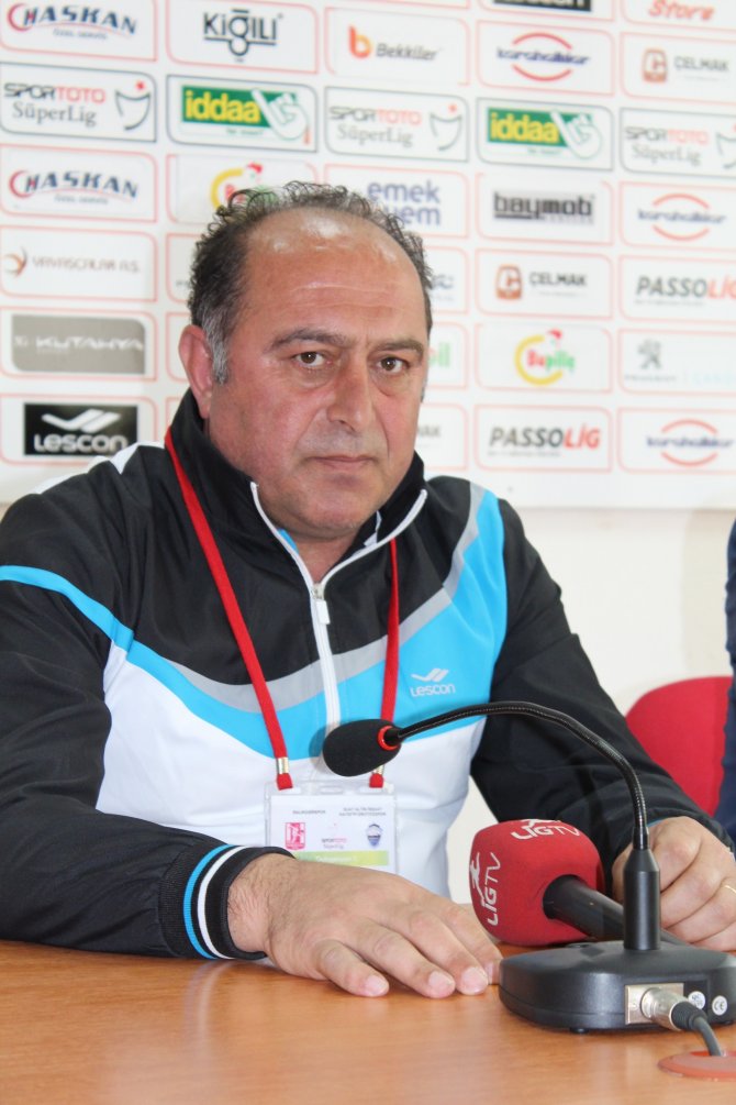 Balıkesirspor Teknik Direktörü Özdeş İstifa Etti
