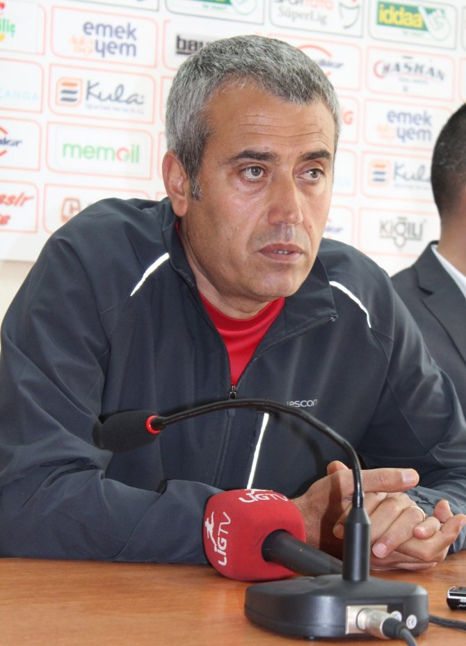 Balıkesirspor Teknik Direktörü Özdeş İstifa Etti