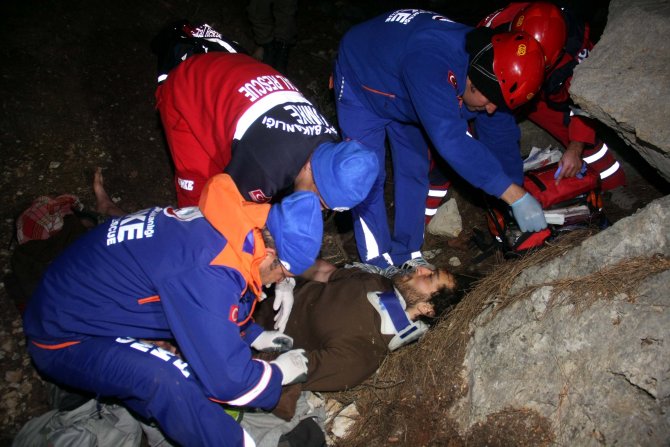 Doğa Yürüyüşünde Kayalıklardan Düştüler
