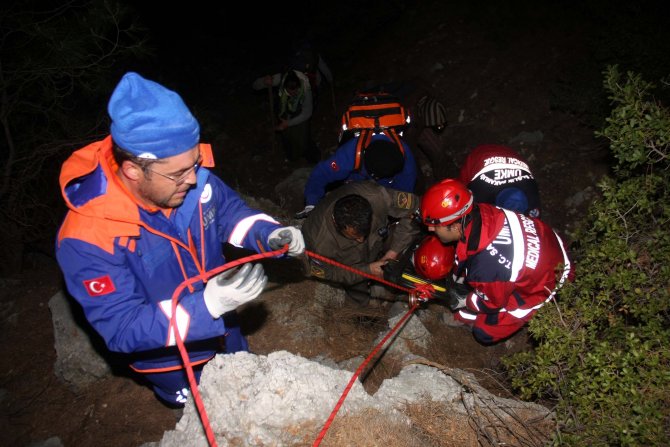 Doğa Yürüyüşünde Kayalıklardan Düştüler
