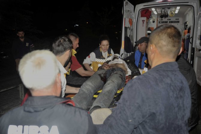 Doğum Gününde Otomobiliyle Demir Bariyerlere Çarptı