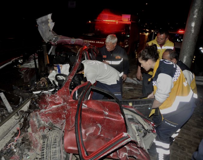 Doğum Gününde Otomobiliyle Demir Bariyerlere Çarptı