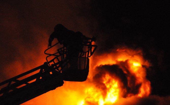 Düzce'de İplik Fabrikasında Yangın