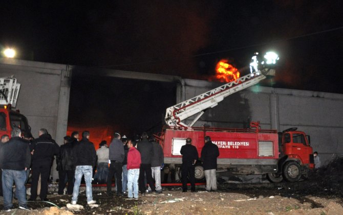 Düzce'de İplik Fabrikasında Yangın