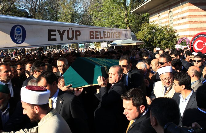 Ekrem Erdem’in Babasının Cenazesi Toprağa Verildi