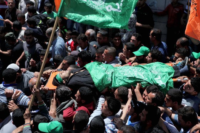 İsrail Askerleri Tarafından Öldürülen Filistinli
