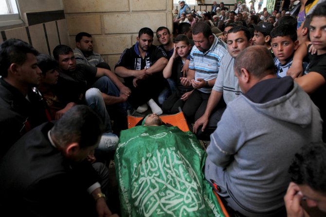 İsrail Askerleri Tarafından Öldürülen Filistinli