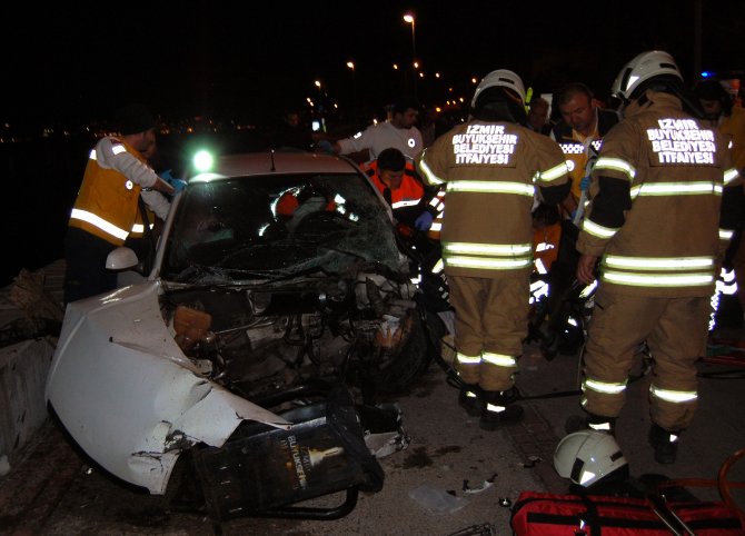 İzmir'de Otomobil Yoldan Çıktı: 5 Yaralı