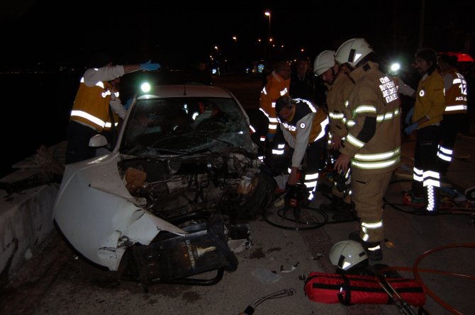 İzmir'de Otomobil Yoldan Çıktı: 5 Yaralı