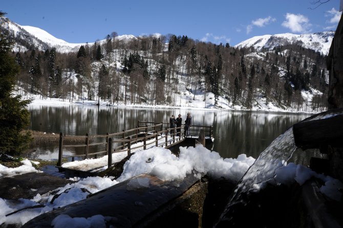 Karagöl'de Nisan Ayında "Kar" Sürprizi