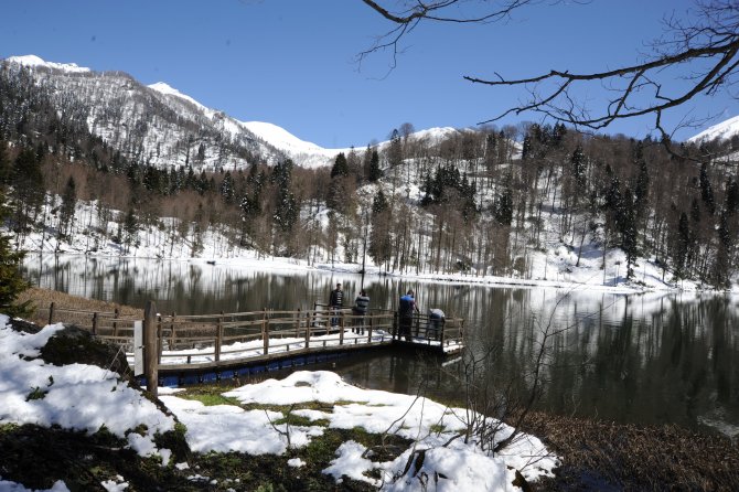 Karagöl'de Nisan Ayında "Kar" Sürprizi