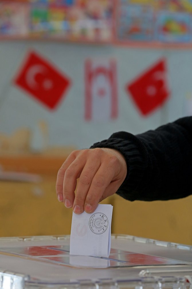Kktc'de Halk Cumhurbaşkanı Seçimi İçin Sandık Başında