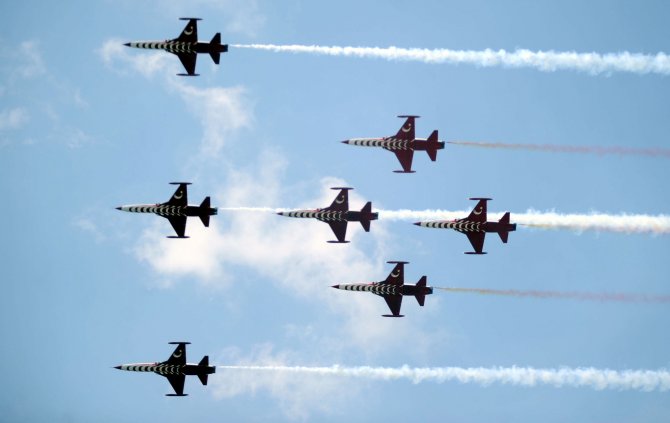 Türk Yıldızları Çanakkale'de Gösteri Sundu