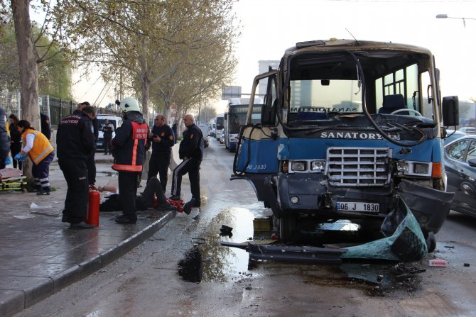 Ankara'da Trafik Kazası: 15 Yaralı