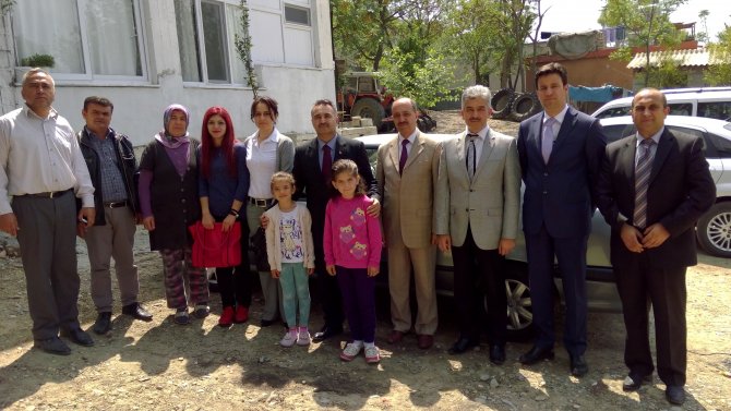 Lösemili Öğrencinin Ailesine Otomobil Hediye Edildi