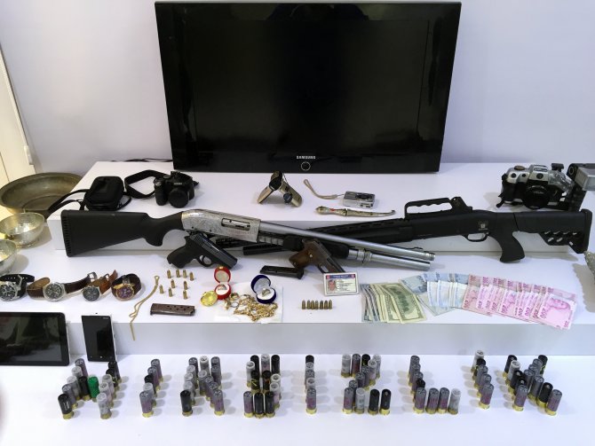 Hırsızlık zanlıları yakalandı