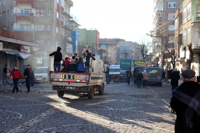 Sur'da vatandaşların ilçeyi terk etmesi