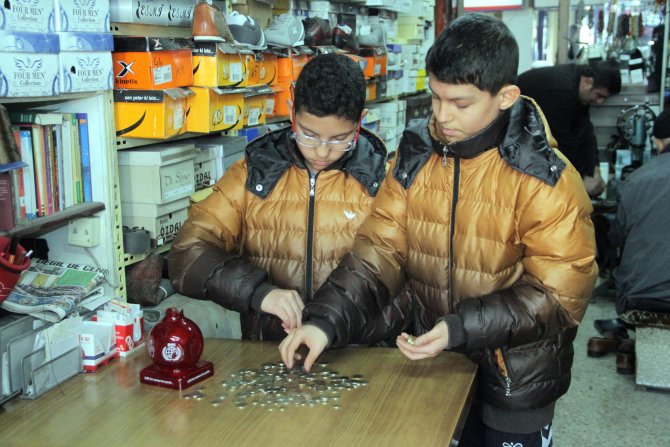 Üçüzlerden duygulandıran yardım