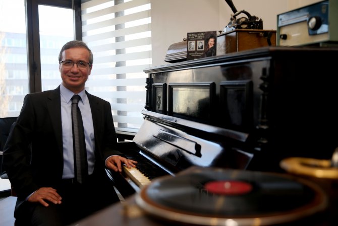 Yahya Kemal ve Nazım Hikmet bir albümde