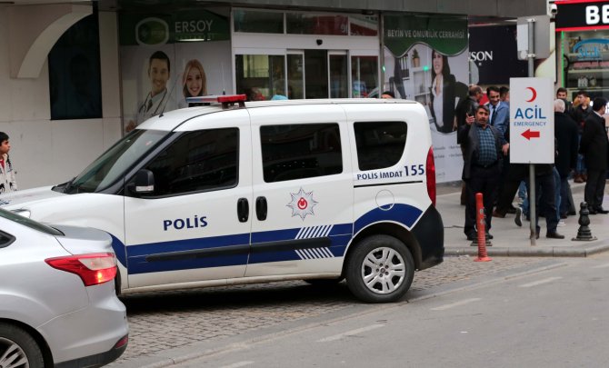 Çöp bidonuna bırakılan ses bombası patladı