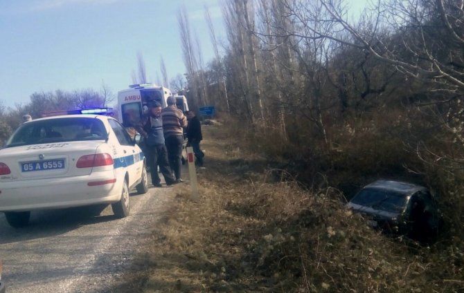 Amasya'da otomobil şarampole devrildi: 5 yaralı