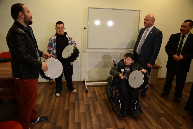 Azimli engelliye milletvekili desteği