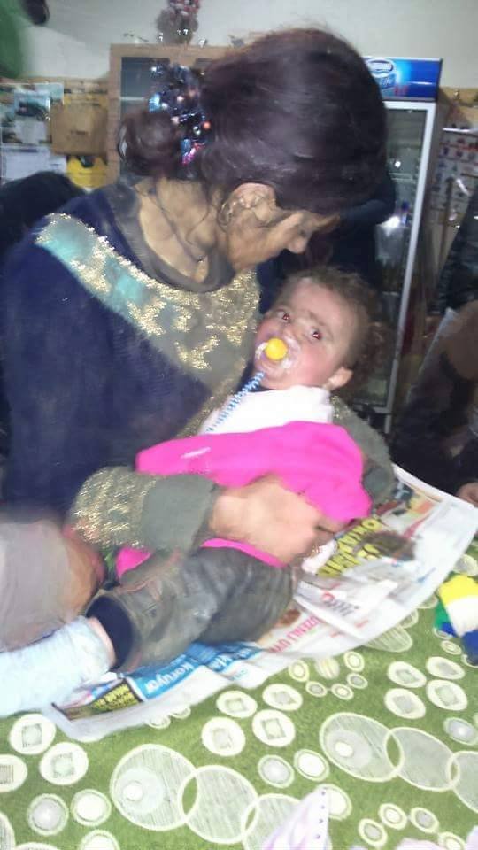 Çamura saplanan sığınmacıları jandarma kurtardı